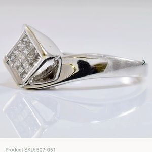 - 💝Bypass Princess Cut Diamond
Ring
0.19ctw 14kwg  SZ- 7 1/4